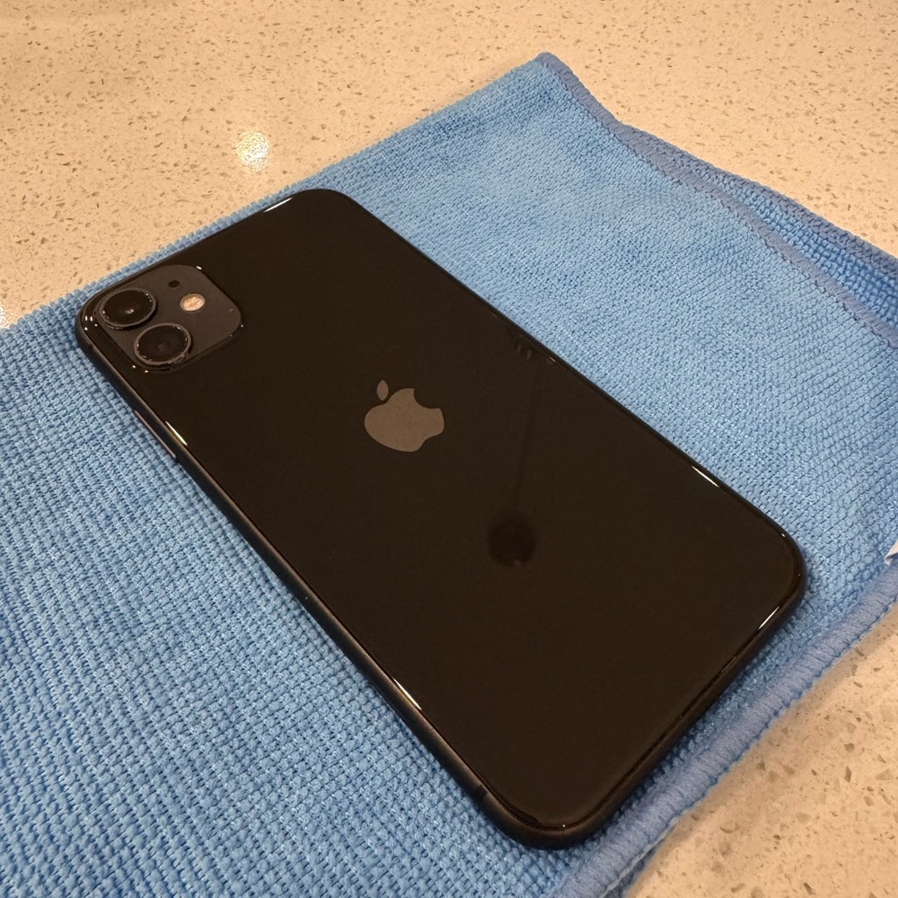 iPhone 11 - Picture 6 of 8